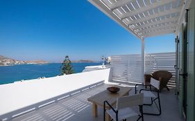 Lorenzo Studios&Suites Paros