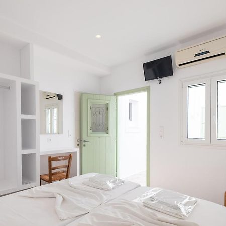 Lorenzo Studios&Suites Paros Naoussa Esterno foto