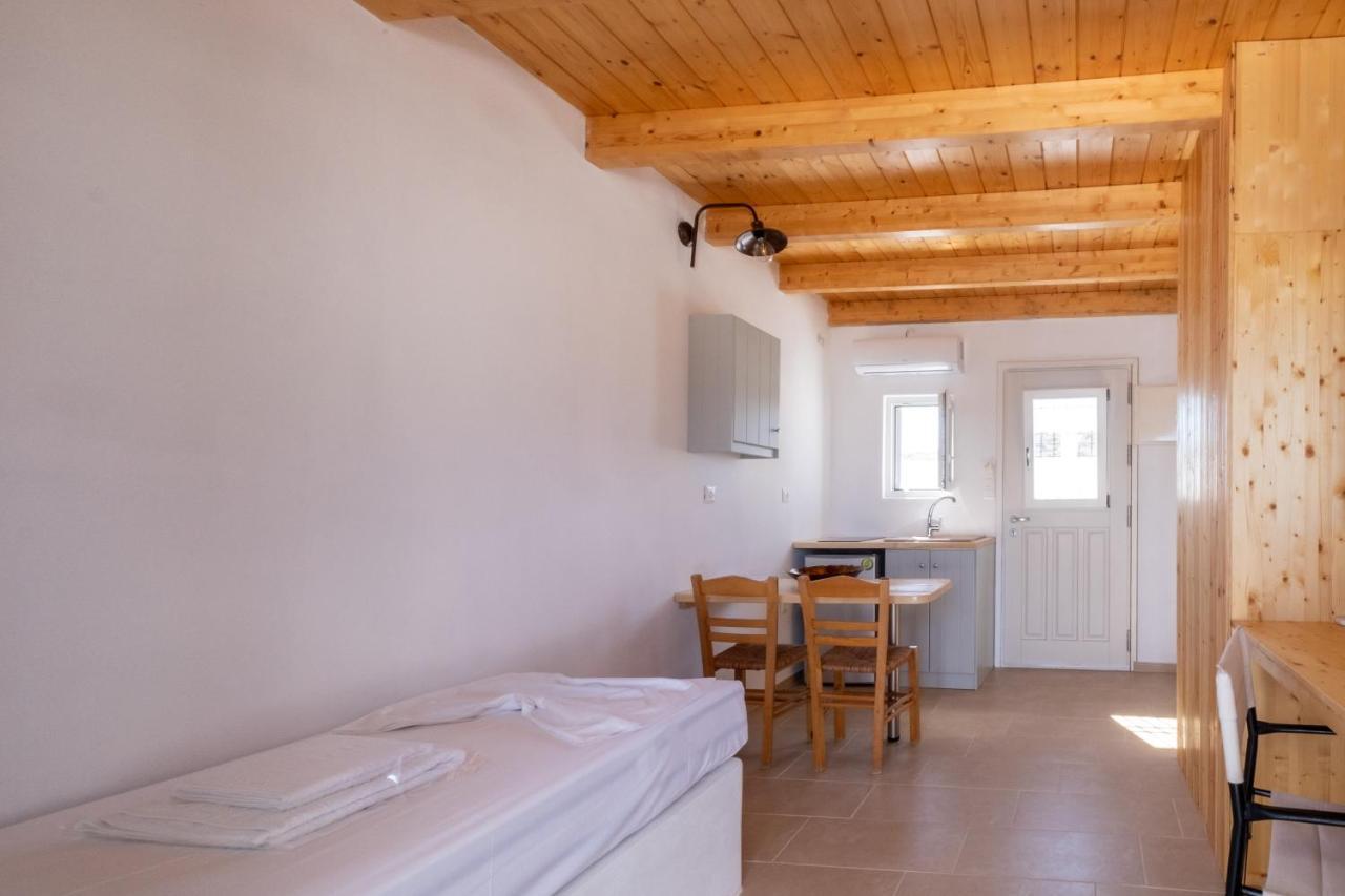 Lorenzo Studios&Suites Paros Naoussa Esterno foto
